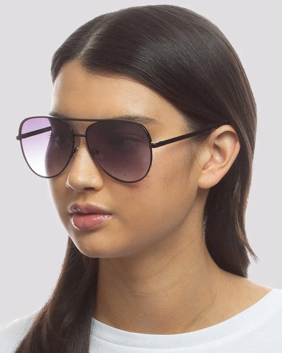 aire_sunglasses__atmosphe_1.webp Aire Sunglasses - Atmosphere - Black
