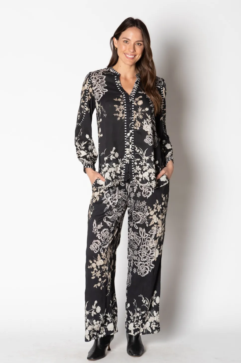 lula_soul__madrid_pant__b_3.webp Lula Soul - Madrid Pant - Black